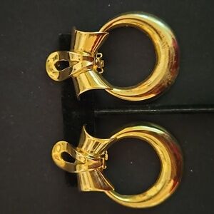 Vintage Larger Gold-Tone Clip-on Earrings